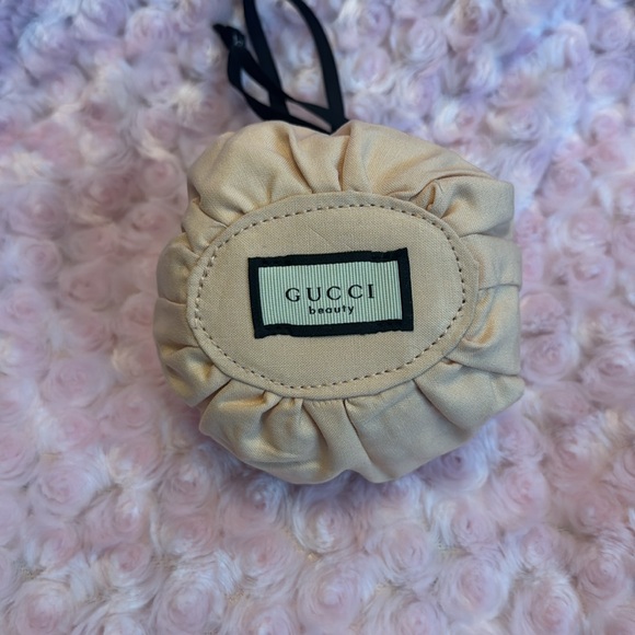 Gucci Elegant Pale Pink Drawstring Women's Cosmetic Bag - Picture 1 of 6